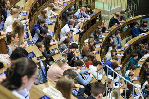 Heute startet die Bewerbungsphase für die erweiterte Landarztquote in MV. (Symbolbild) Foto: Jan Woitas/dpa