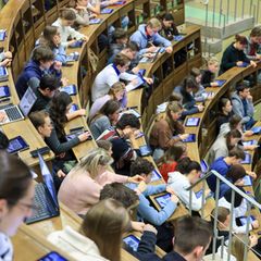 Heute startet die Bewerbungsphase für die erweiterte Landarztquote in MV. (Symbolbild) Foto: Jan Woitas/dpa