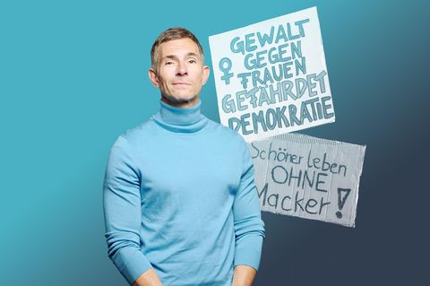 Montage zeigt Micky Beisenherz vor zwei Demo-Plakaten