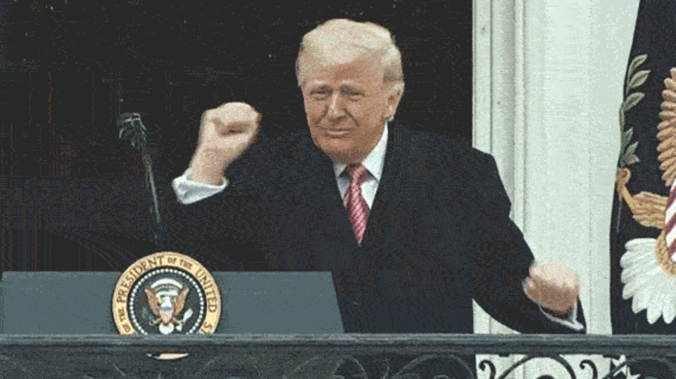 Trump schwärmt von goldenem Traktor – dann schwingt er das Tanzbein