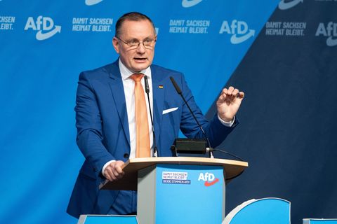 AfD-Bundessprecher Tino Chrupalla erwartet von seiner Partei künftig eine Regierungsbeteiligung. Foto: Sebastian Kahnert/dpa