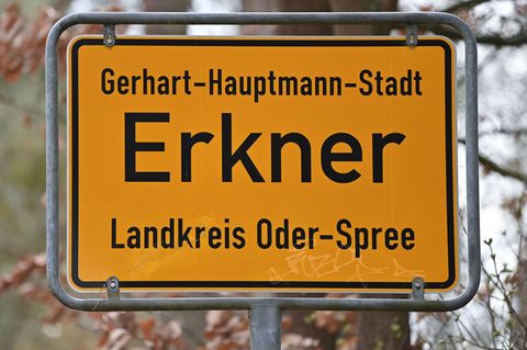 Ein Schwimm - und Tauchsportverein in Erkner ruft mutige Schwimmer auf, sich am Ostersamstag mit bunten Schwimmhilfen in der Spr