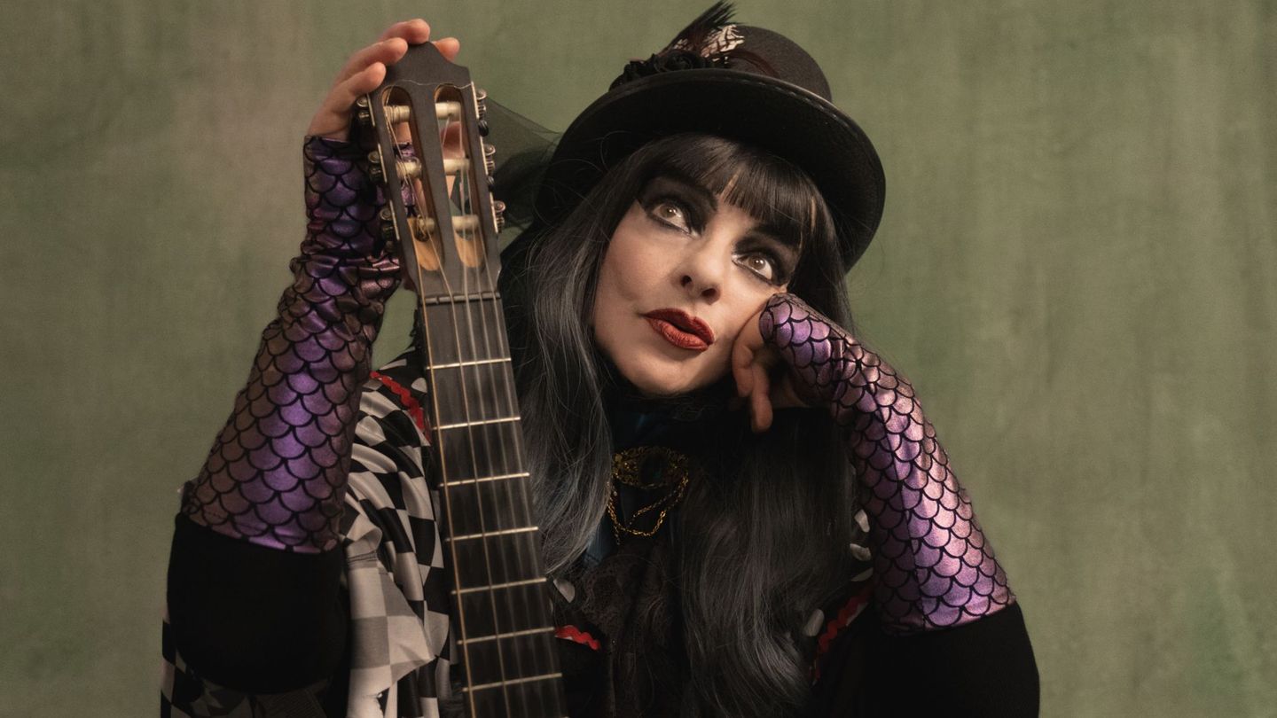 Während immer mehr Menschen der Kirche den Rücken kehren, richtet sie den Blick weiterhin vertrauensvoll nach oben: Nina Hagen feiert mit "Highway To Heaven" ihre Liebe zum Schöpfer.