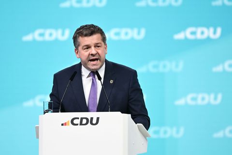 Die aktuell schlechte Stimmung unter den Menschen im Osten bringt der Ministerpräsident unter anderem mit der Bundesregierung in