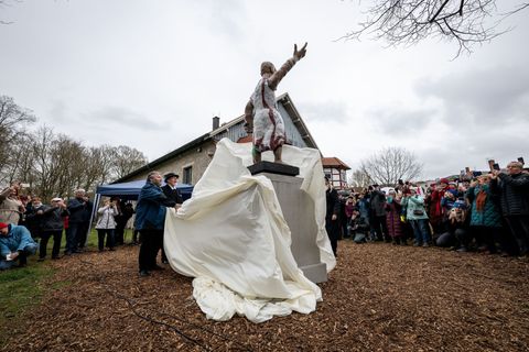 Georg II. (1826-1914), Herzog von Sachsen-Meiningen, gilt als Wegbereiter für das moderne Regie-Theater. Dafür ehrt in die Stadt
