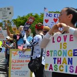 „Liebe ist stärker als Faschismus“ meinte diese Frau in Miami.