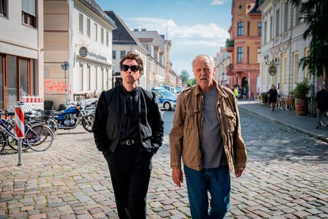 Vincent Ross (l, André Kaczmarczyk) und Karl Rogov (Frank Leo Schröder) von der deutsch-polnischen Mordkommission im Grenzort Św