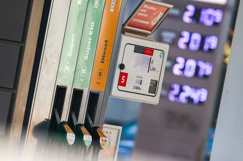 Spritdiebe sind auch auf Beutezug an Tankstellen. (Symbolbild) Foto: Christoph Reichwein/dpa