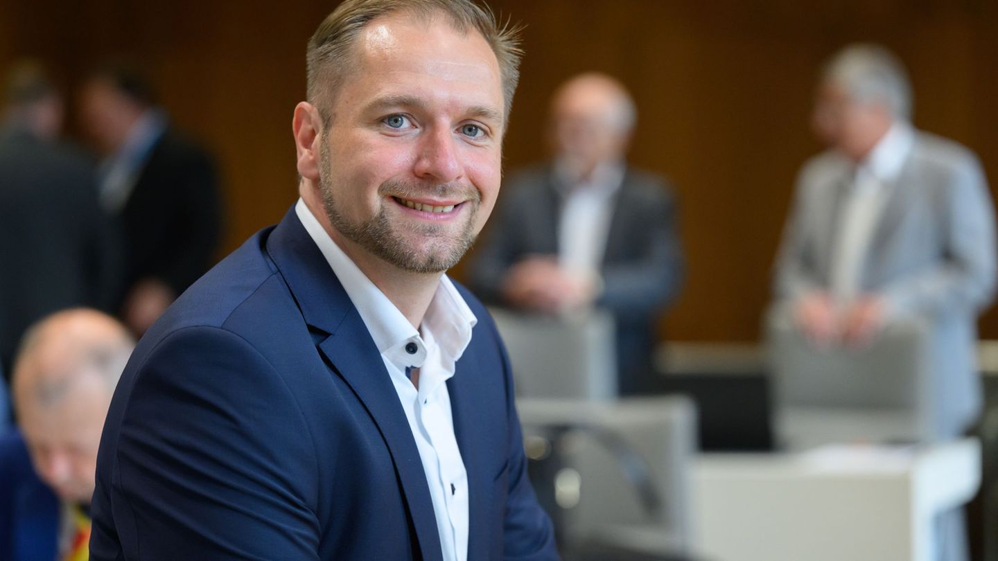AfD-Vize Stephan Bothe nimmt Stellung zu Vorwürfen gegen seine Partei. (Archivbild) Foto: Julian Stratenschulte/dpa