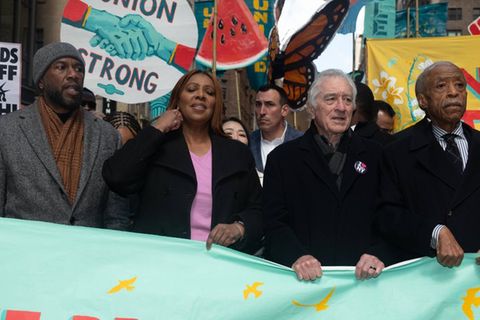 Robert De Niro inmitten von Bürgerrechtler Bürgerrechtler Reverend Al Sharpton und Staatsanwältin Letitia James bei der "No Ki
