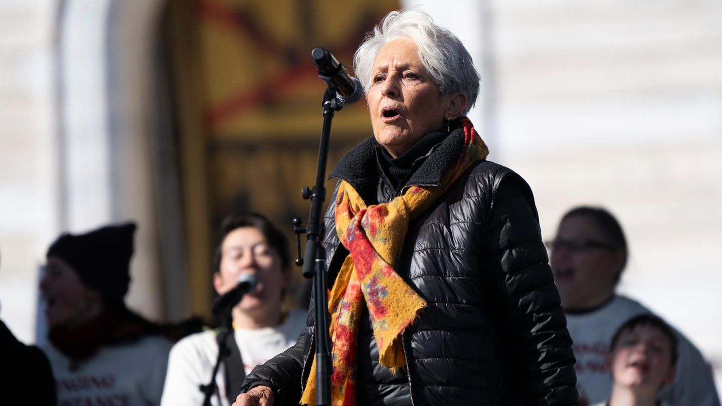 Joan Baez in St. Paul No Kings