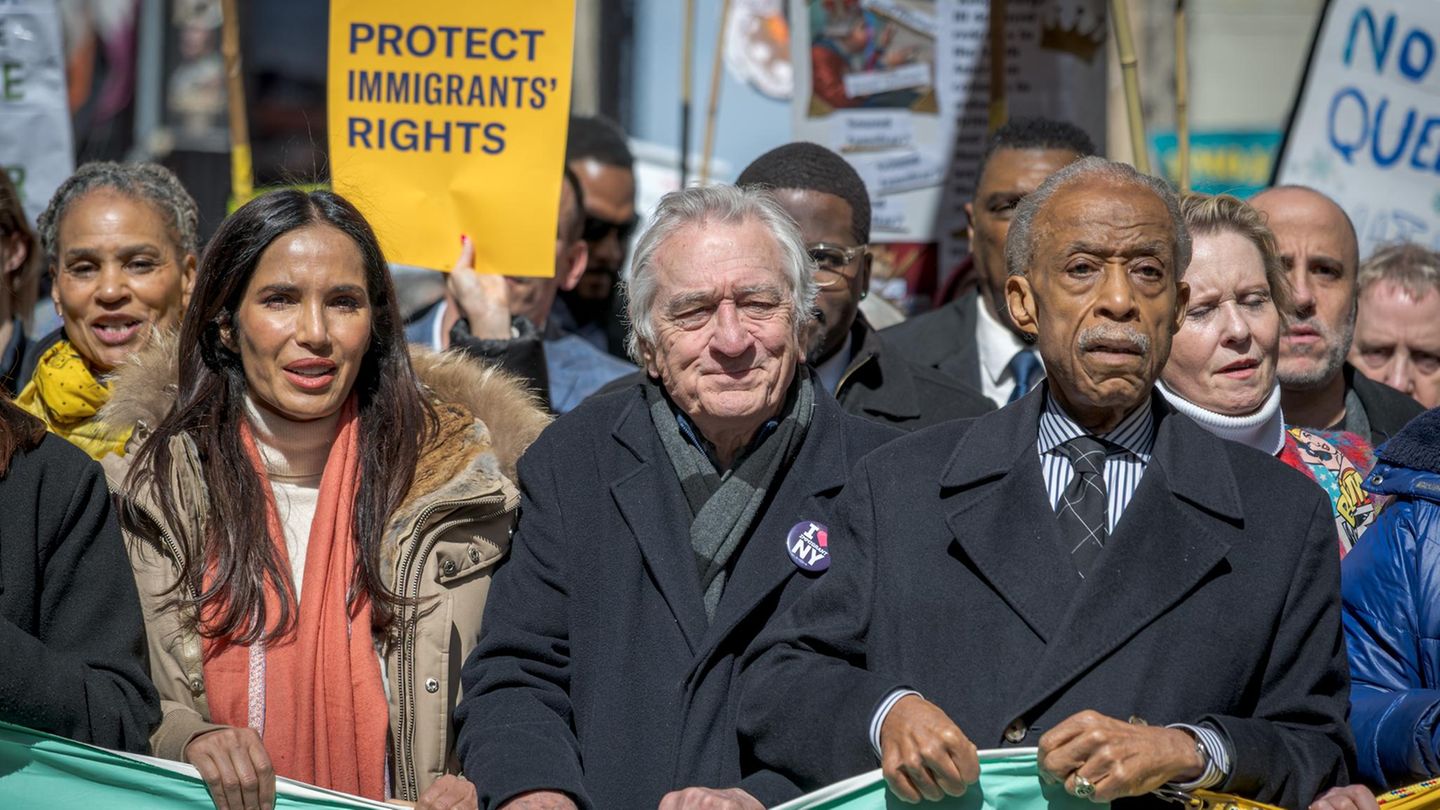 Hollywoodstar Robert De Niro lief bei den Protesten in New York mit