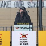 Schauspielerin und Aktivistin Jane Fonda verlas auf der Bühne in St. Paul eine Erklärung von Renee Goods Witwe Becca Good: „Die Welt weiß jetzt, dass meine Frau mit Sonnenschein und einer unvergleichlichen Güte strahlte. Wir wurden um einen unglaublichen Menschen beraubt.“