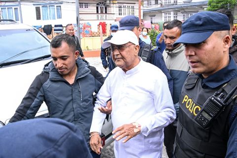 Ex-Regierungschef KP Sharma Oli bei seiner Festnahme