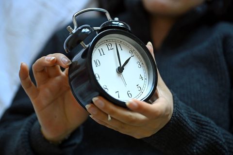 Die Sommerzeit hat in Deutschland begonnen. Foto: Elisa Schu/dpa