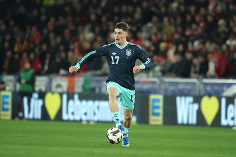 Das "Zauberfüßchen": Florian Wirtz am Ball. Foto: Christian Charisius/dpa