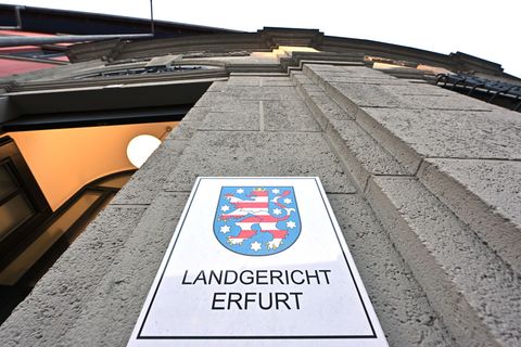 Am Landgericht Erfurt wird vom 22. April an ein Angriff auf eine Flüchtlingsunterkunft in Ilmenau verhandelt (Symbolbild). Foto: