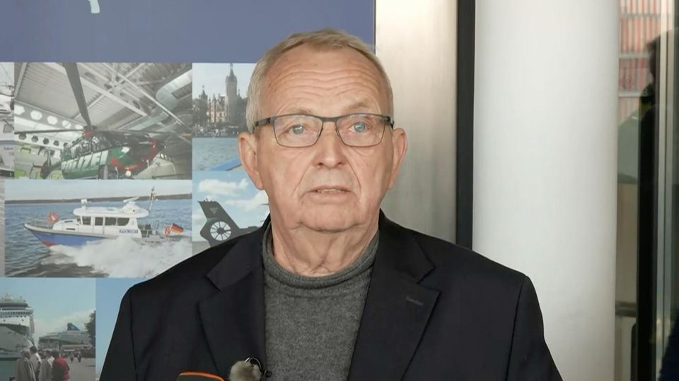 "Es geht im schlecht": Pressekonferenz zum verirrten Buckelwal vor Wismar