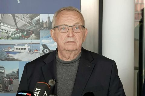 "Es geht im schlecht": Pressekonferenz zum verirrten Buckelwal vor Wismar