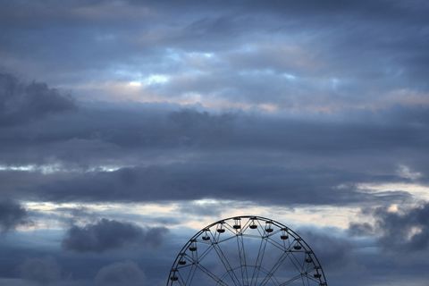 Der Mann stürzte bei Arbeiten an einem Riesenrad. (Symbolbild) Foto: Karl-Josef Hildenbrand/dpa