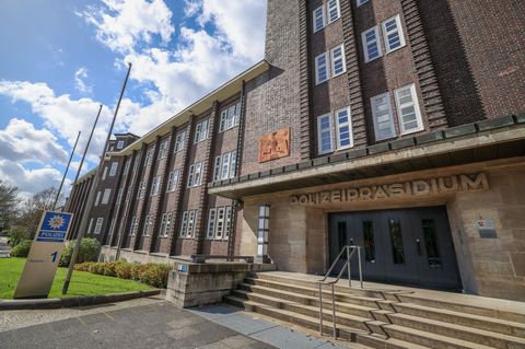 Der Verdächtige wurde am Sonntag im Polizeipräsidium Bochum der Haftrichterin vorgeführt. Foto: Christoph Reichwein/dpa