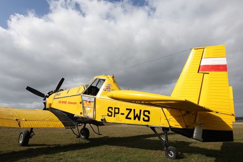 Das Harzer Löschflugzeug "Hexe 1" ist sicher aus Polen wieder in Ballenstedt gelandet und einsatzbereit. Foto: Matthias Bein/dpa