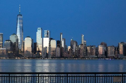 Die Skyline von Manhattan. (Archivbild) Foto: Mark Lennihan/AP/dpa