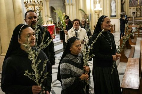 Nonnen bei einer Palmsonntagsmesse im Lateinischen Patriarchat