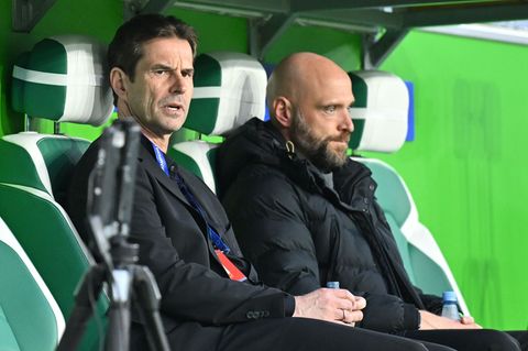 Sportchef Ralf Kellermann (li.) und Trainer Stephan Lerch: Wolfsburg enttäuscht gegen Union. (Archivbild) Foto: Swen Pförtner/dp