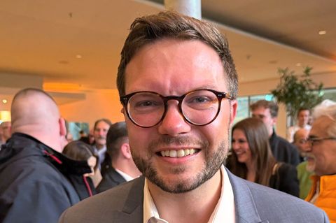 Maximilian Bieri (SPD) hat die OB-Stichwahl in Hanau klar gewonnen und wird künftig als neuer Oberbürgermeister ins Rathaus einz