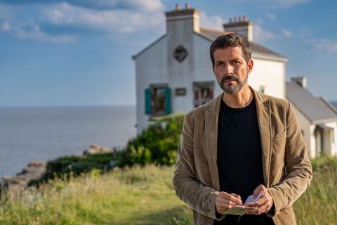 Der Mord an einem Mann in einer Höhle führt Kommissar Dupin (Pasquale Aleardi) in seinem 13. Fall auf die Insel Ouessant, tief im Westen Frankreichs.