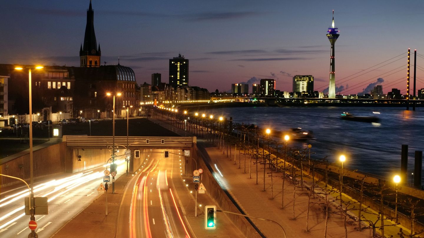 Der Rheinufertunnel bleibt für vier Wochen gesperrt. (Archivbild) Foto: Martin Gerten/dpa