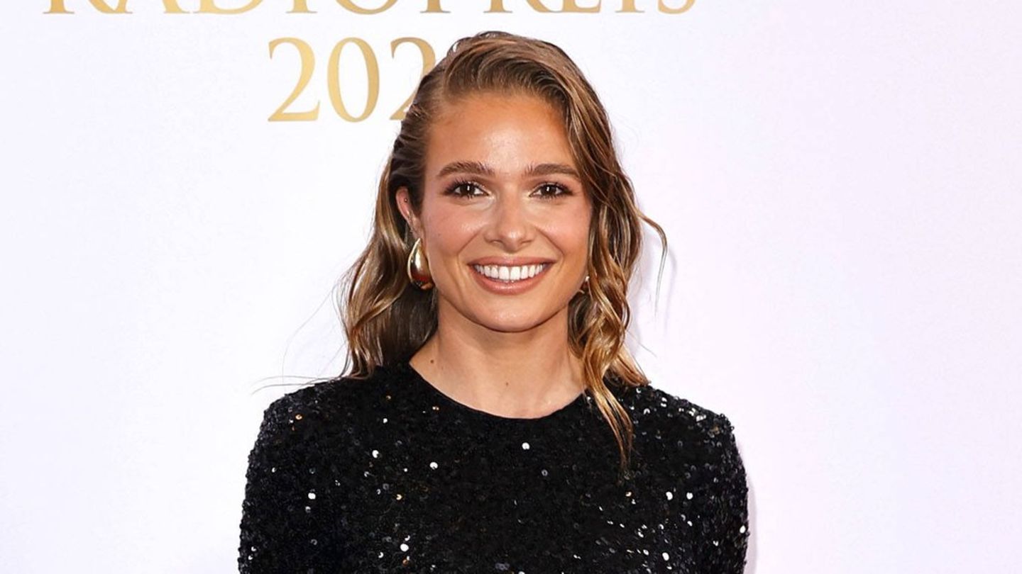 Lola Weippert will ihren 30. Geburtstag mit Freunden auf Mallorca feiern.