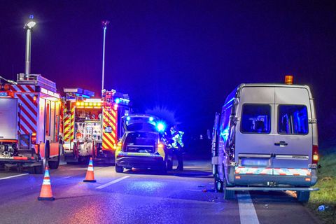 Der Fahrer des Sprinters kam ums Leben. Foto: Fabian Koss/onw-images/dpa