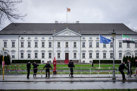 Wegen des Besuchs des syrischen Übergangspräsidenten Ahmed al-Scharaa in Berlin ist die Polizei im Großeinsatz. Foto: Kay Nietfe