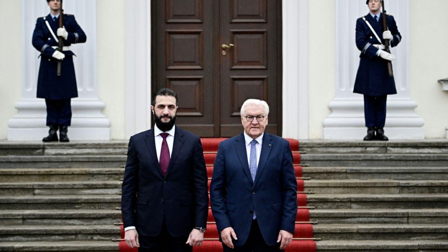 Syriens Übergangspräsident al-Scharaa von Steinmeier in Berlin empfangen