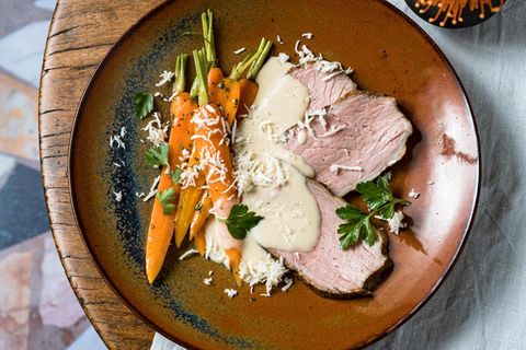 Kalb mit Meerrettich serviert