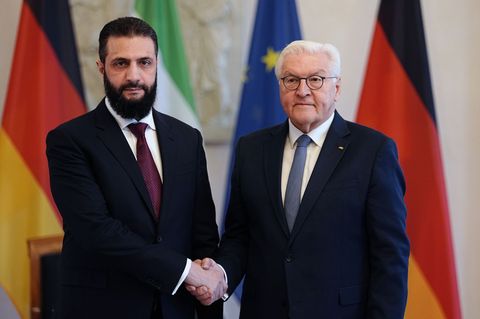 Als ersten Programmpunkt traf der syrische Übergangspräsident Ahmed al-Scharaa den Bundespräsidenten Frank-Walter Steinmeier. Fo