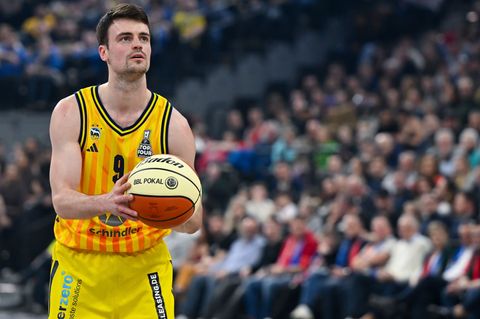 Kapitän Jonas Mattisseck sieht keinen Druck für Alba im Duell mit Favorit Malaga Foto: Sven Hoppe/dpa