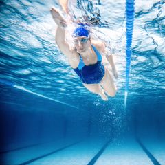 Schwimmen entlastet die Gelenke