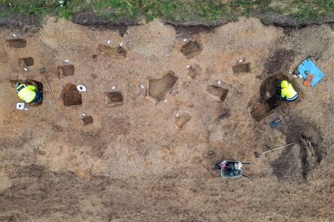 Das Grabungsteam hat auf einer Fläche von rund einem Hektar mehrere beispiellos erhaltene Gebäudegrundrisse und -strukturen entd
