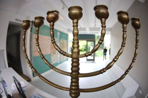 Wo Kulturgüter vermeintlich jüdischer Herkunft genau herkommen, wollen Museen in Sachsen-Anhalt erforschen. (Archivbild) Foto: M