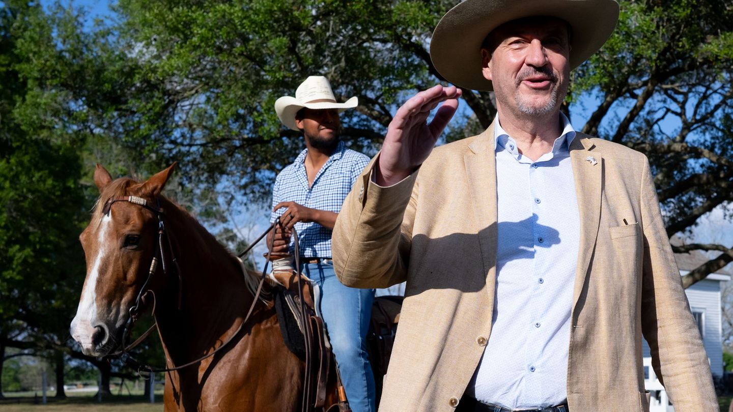 Raumfahrt und Cowboys: Söder startet US-Reise mit Besuch auf Ranch bei Houston
