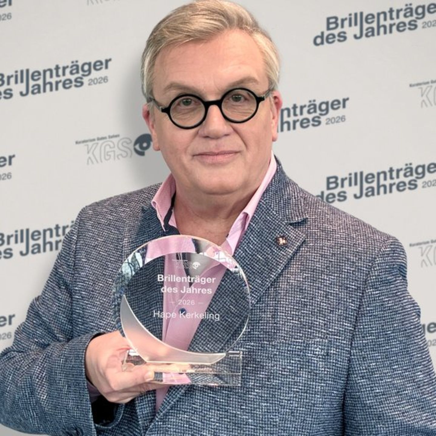 Hape Kerkeling ist vom Kuratorium Gutes Sehen zum Brillenträger des Jahres ernannt worden.