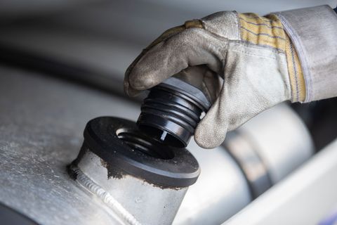 Dieseldiebe haben rund um das Kreuz Walldorf zugeschlagen. (Symbolbild) Foto: Thomas Banneyer/dpa