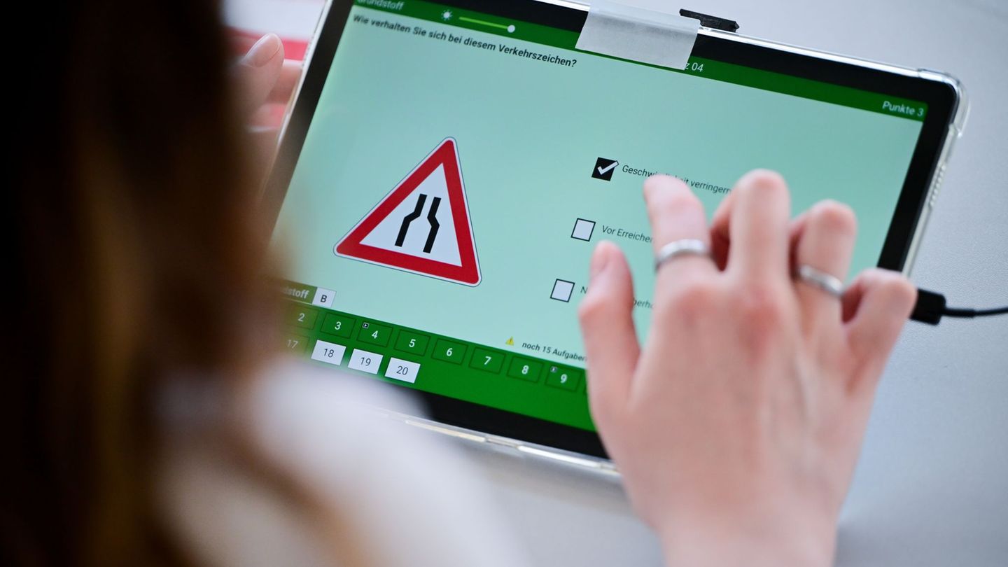 Deutschlandweit haben sich die Betrugsversuche laut Tüv auf hohem Niveau stabilisiert. (Symbolbild) Foto: Sebastian Gollnow/dpa