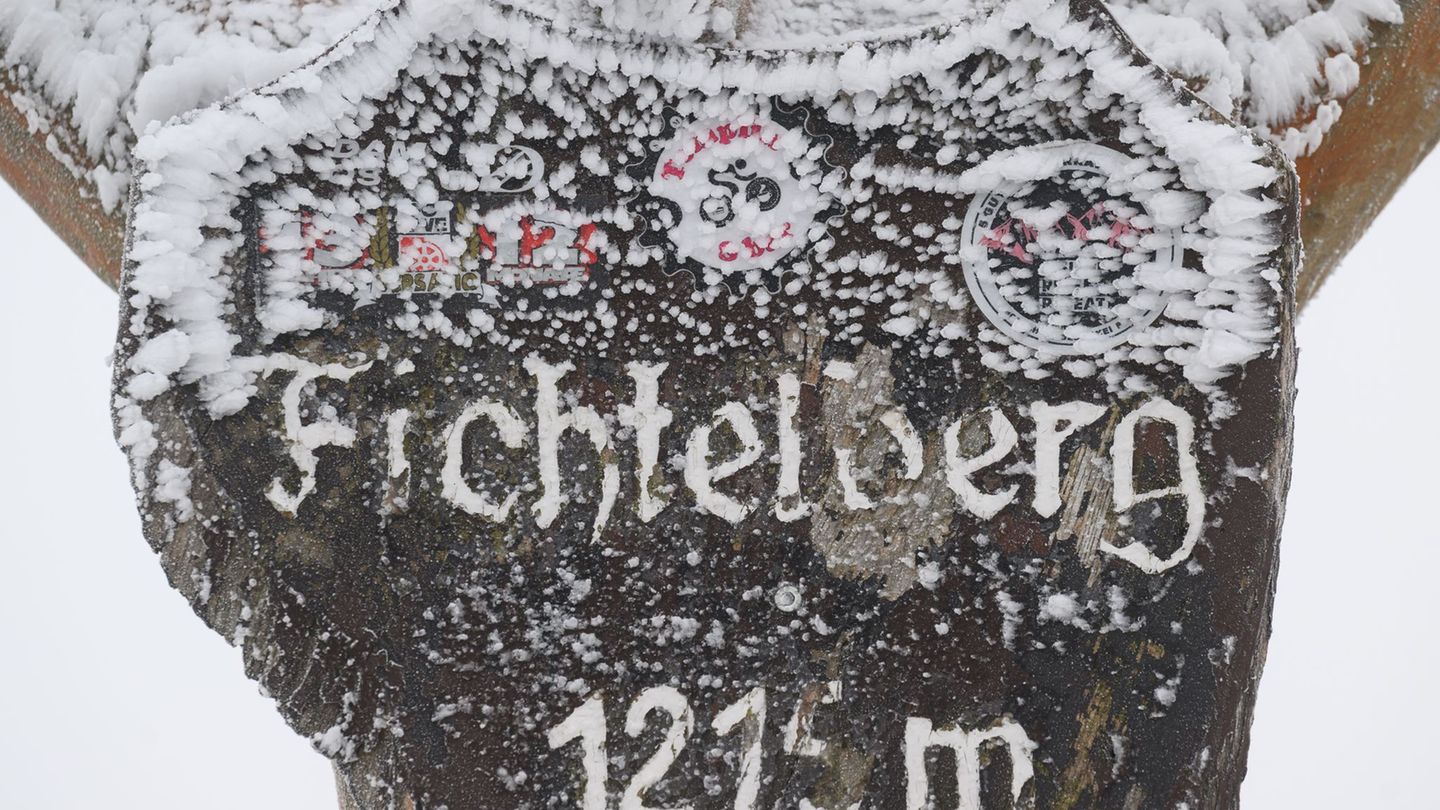 Zum Monatsende kehrt noch einmal der Winter in die Berge zurück. Foto: Hendrik Schmidt/dpa