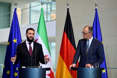 Al-Scharaa (l.) und Merz