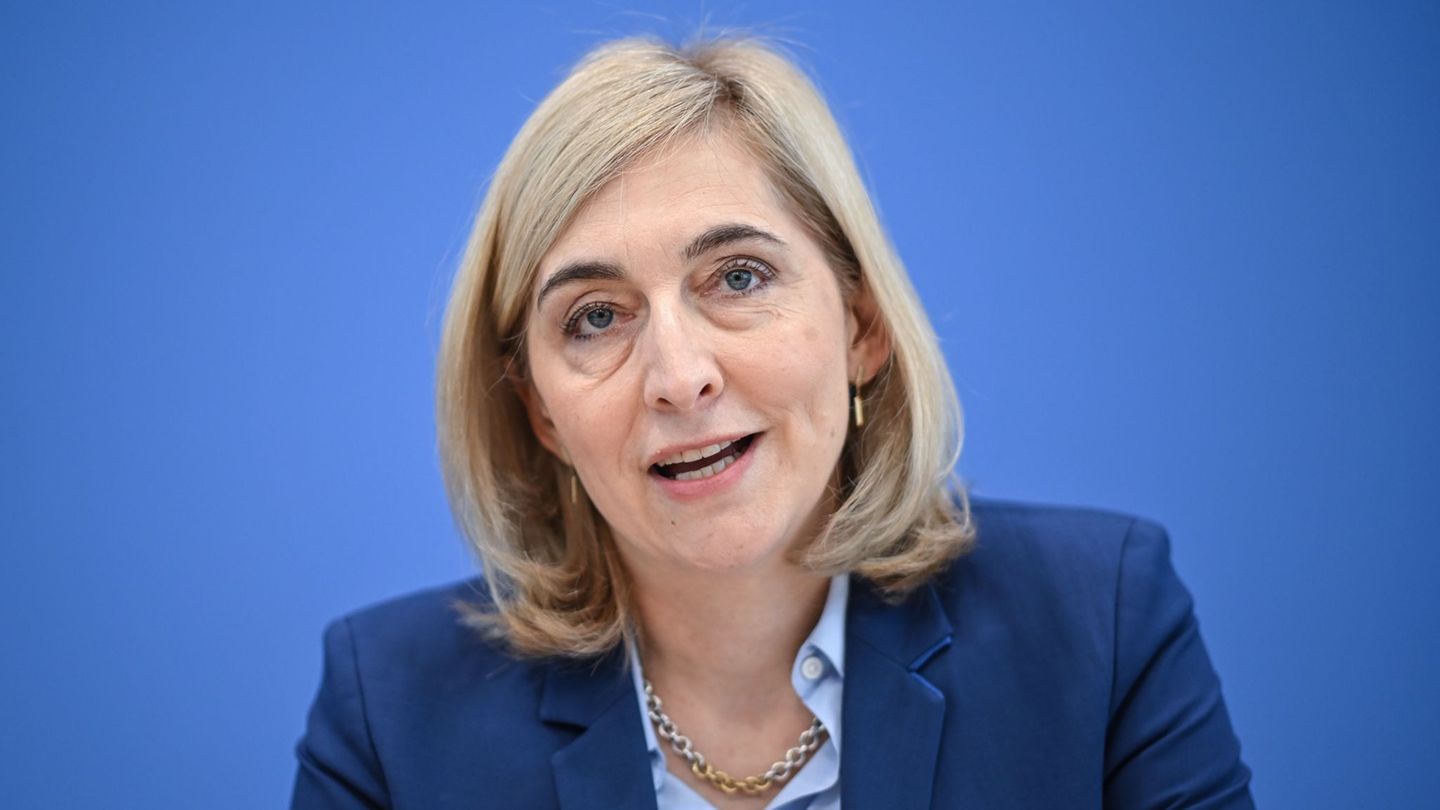 Gesundheitsministerin Warken will schnell eine Gesundheitsreform auf den Weg bringen. Foto: Britta Pedersen/dpa