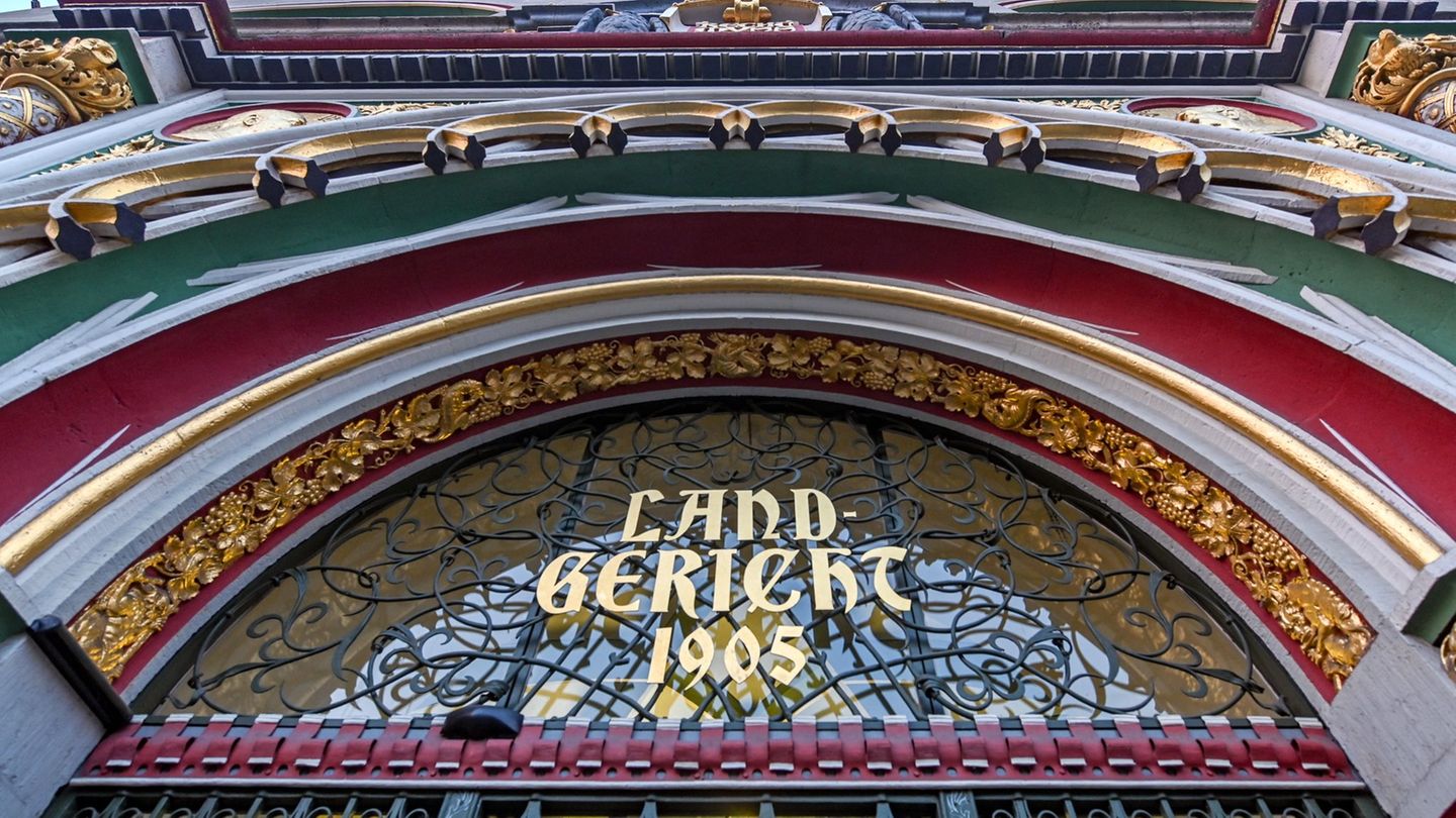 Das Landgericht Halle verhandelt den Fall des verbrühten zweijährigen Mädchens wieder ab dem 21. April. (Symbolbild) Foto: Hendr